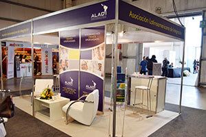 Mesa de Asesoría y Stand Institucional